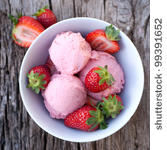 草莓冰淇凌